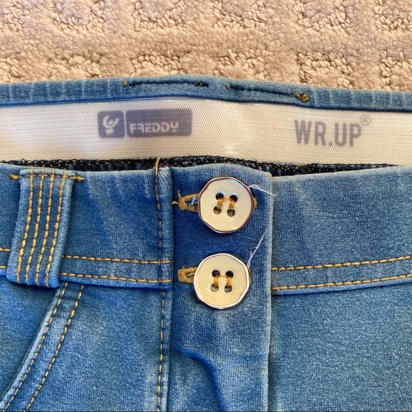 Freddy - Made by Freddy
WR.UP XS denim effect rinse.
Shapes & lifts the booty! - Picture 3 of 6